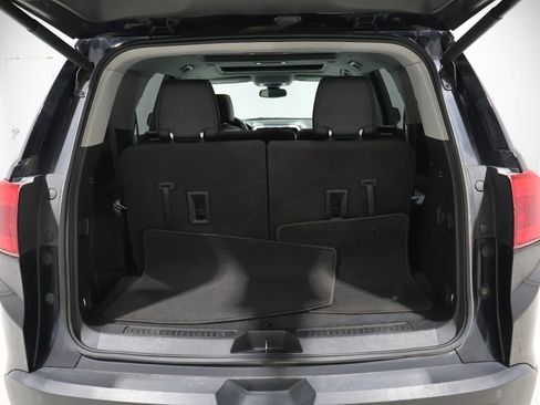 Used 2017 GMC Acadia SLT AWD/4WD image 4