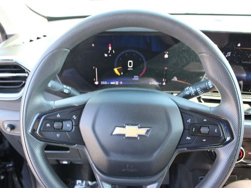 Used 2025 Chevrolet TrailBlazer LT AWD/4WD image 12