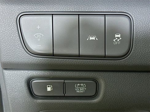 Used 2017 Kia Niro LX image 12