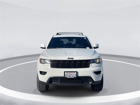 Used 2022 Jeep Grand Cherokee Laredo X image 2