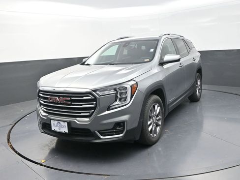 Used 2023 GMC Terrain SLT image 3