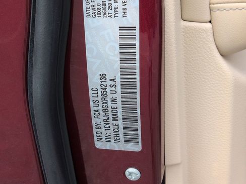 Used 2024 Jeep Grand Cherokee Limited image 30