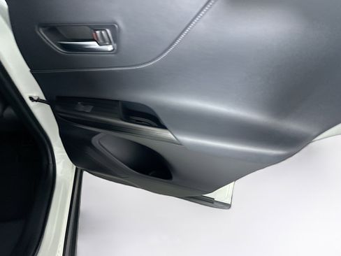 Used 2021 Toyota Venza LE image 31