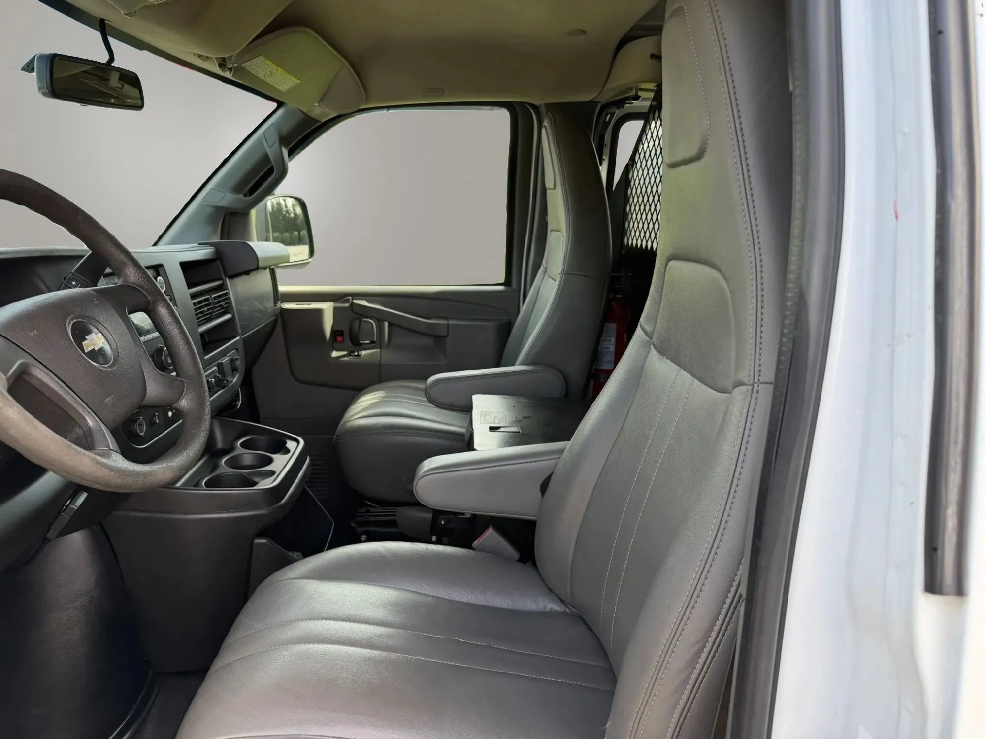 Used 2017 Chevrolet Express 2500 RWD image 12
