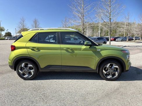 Used 2022 Hyundai Venue SEL image 2