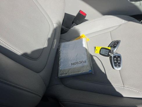 Used 2023 Hyundai Tucson Limited AWD/4WD image 3