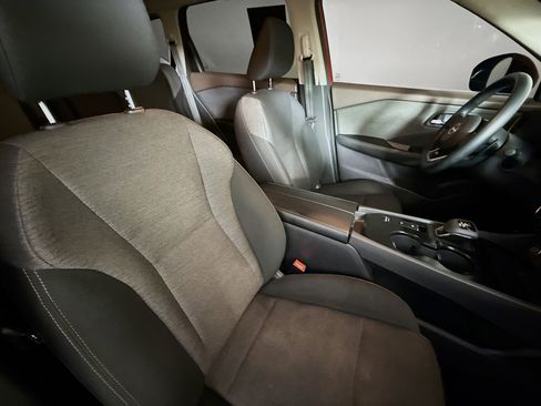 Used 2023 Nissan Rogue SV image 33