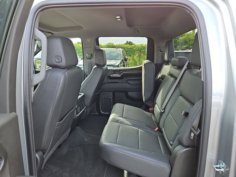 Used 2023 GMC Sierra 1500 SLT w/ SLT Premium Package AWD/4WD image 10
