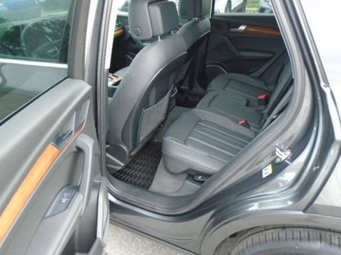 Used 2023 Audi Q5 2.0T Premium Plus w/ Premium Plus Package AWD/4WD image 10