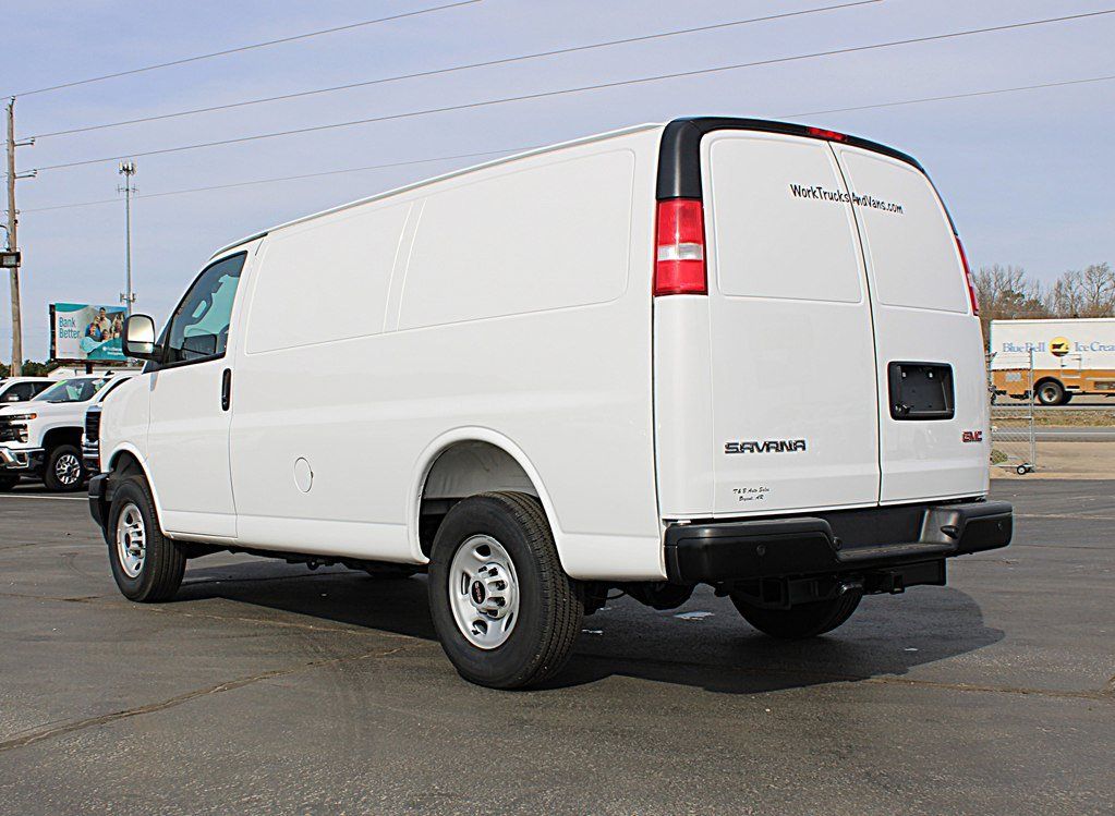Used 2025 GMC Savana 2500 w/ Driver Convenience Package RWD image 4