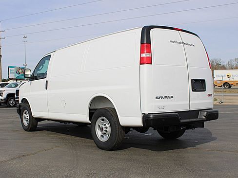 Used 2025 GMC Savana 2500 w/ Driver Convenience Package image 4