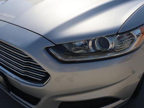 Used 2016 Ford Fusion SE image 8