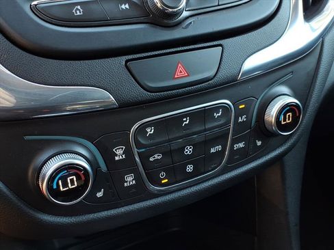 Used 2018 Chevrolet Equinox LT image 21