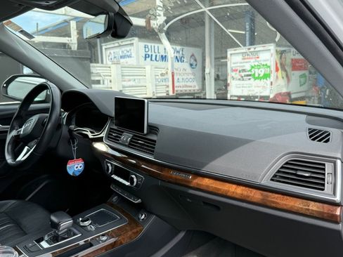 Used 2018 Audi Q5 2.0T Premium Plus w/ Premium Plus Package image 2