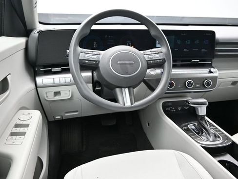 Used 2025 Hyundai Kona SE FWD image 12