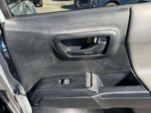 Used 2022 Toyota Tacoma 2WD Double Cab image 16