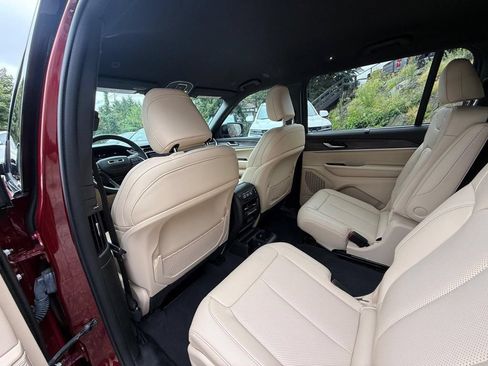 Used 2023 Jeep Grand Cherokee L Limited w/ Luxury Tech Group II AWD/4WD image 21