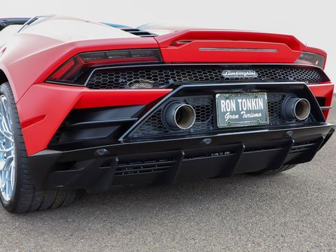 Used 2024 Lamborghini Huracan EVO AWD/4WD image 18