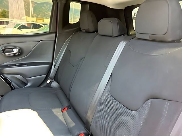 Used 2018 Jeep Renegade Altitude w/ Advanced Technology Group AWD/4WD image 18