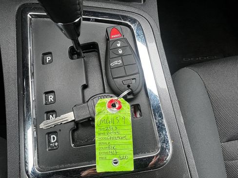 Used 2013 Dodge Challenger SXT image 31