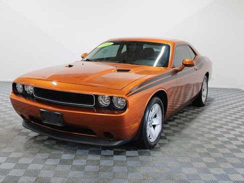 Used 2011 Dodge Challenger RWD image 2