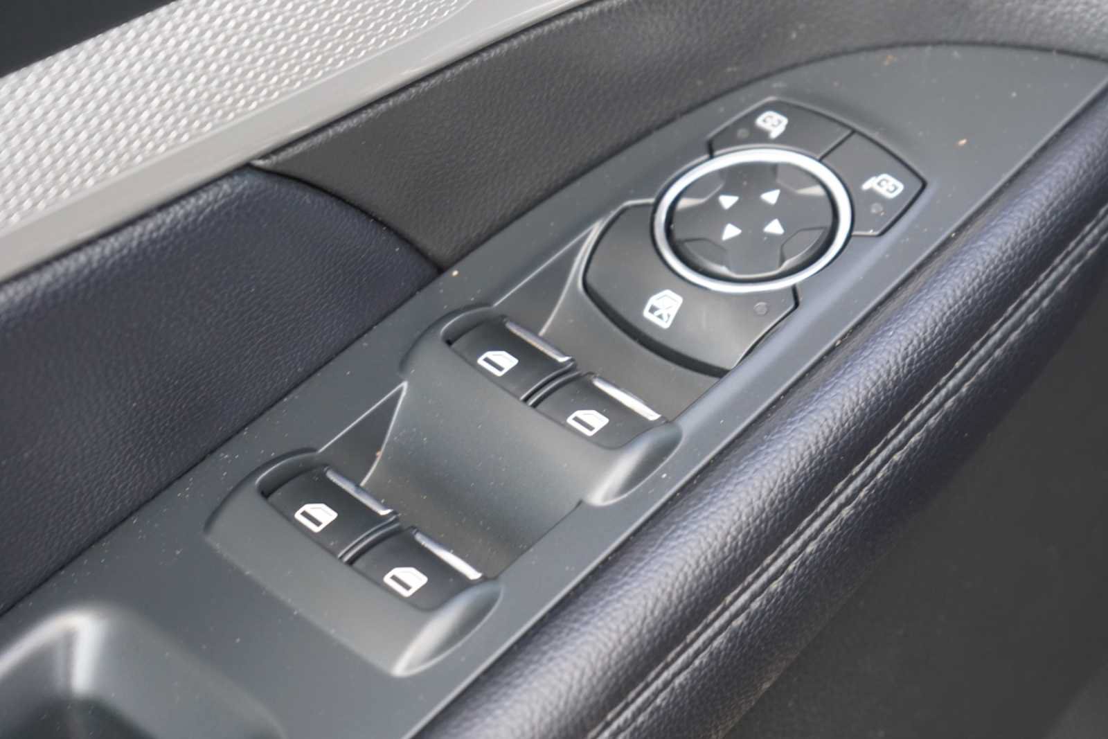 Used 2017 Ford Explorer XLT w/ Equipment Group 202A FWD image 17