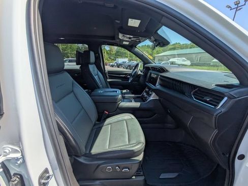 Used 2024 GMC Yukon Denali AWD/4WD image 39