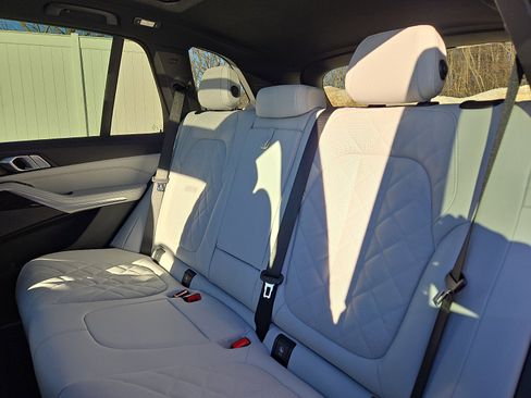 Used 2026 BMW X5 xDrive40i w/ Premium Package image 10