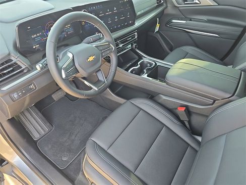 New 2026 Chevrolet Traverse LT w/ Sun and Wheel Package image 17