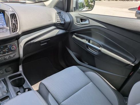 Used 2019 Ford Escape SE FWD image 17