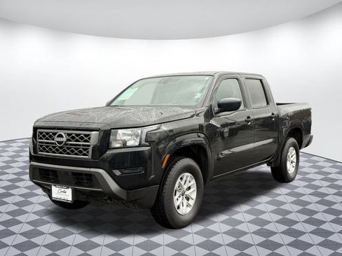Used 2024 Nissan Frontier SV image 3