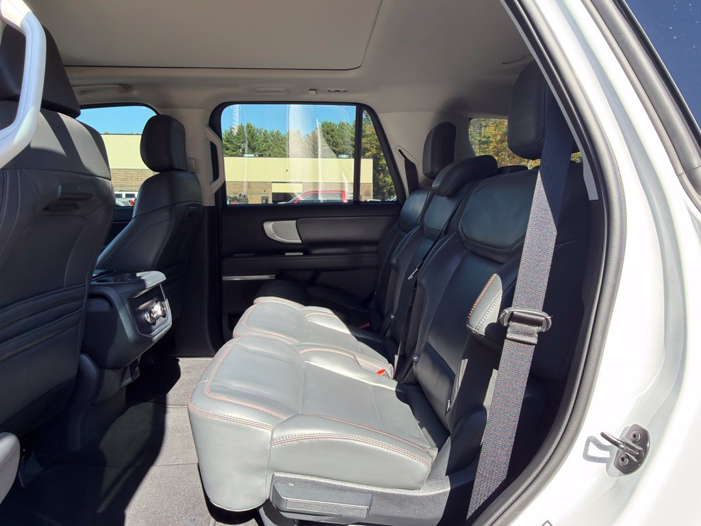 Used 2025 Ford Expedition Active AWD/4WD image 9