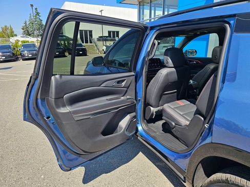 Used 2025 Chevrolet Traverse RS w/ LPO, Floor Liner Package AWD/4WD image 16