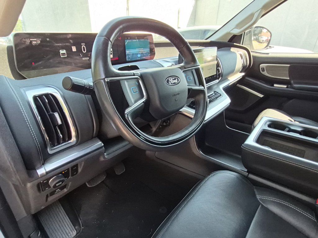 Used 2025 Ford Expedition Max Platinum AWD/4WD image 7