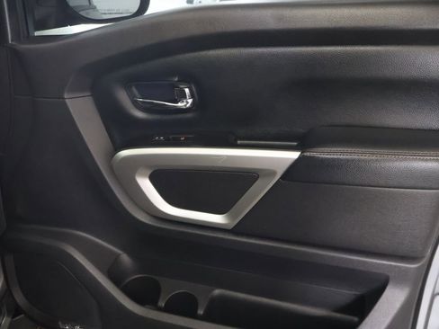 Used 2017 Nissan Titan SL image 12