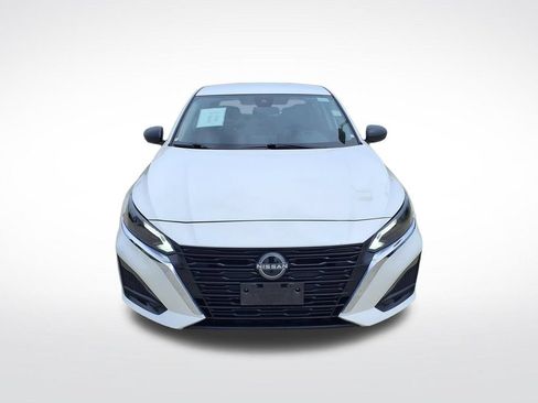 Used 2025 Nissan Altima 2.5 SV FWD image 2
