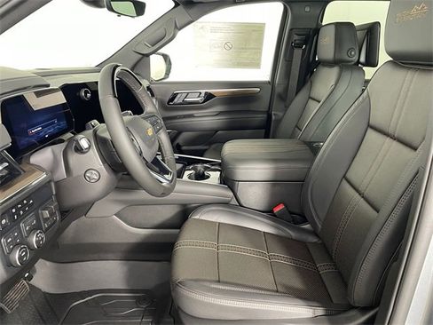 New 2026 Chevrolet Suburban High Country image 2