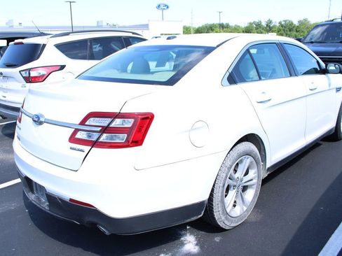 Used 2018 Ford Taurus SE FWD image 4