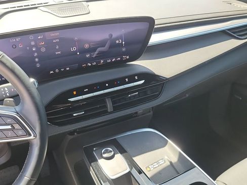 Used 2025 Buick Enclave Preferred image 18