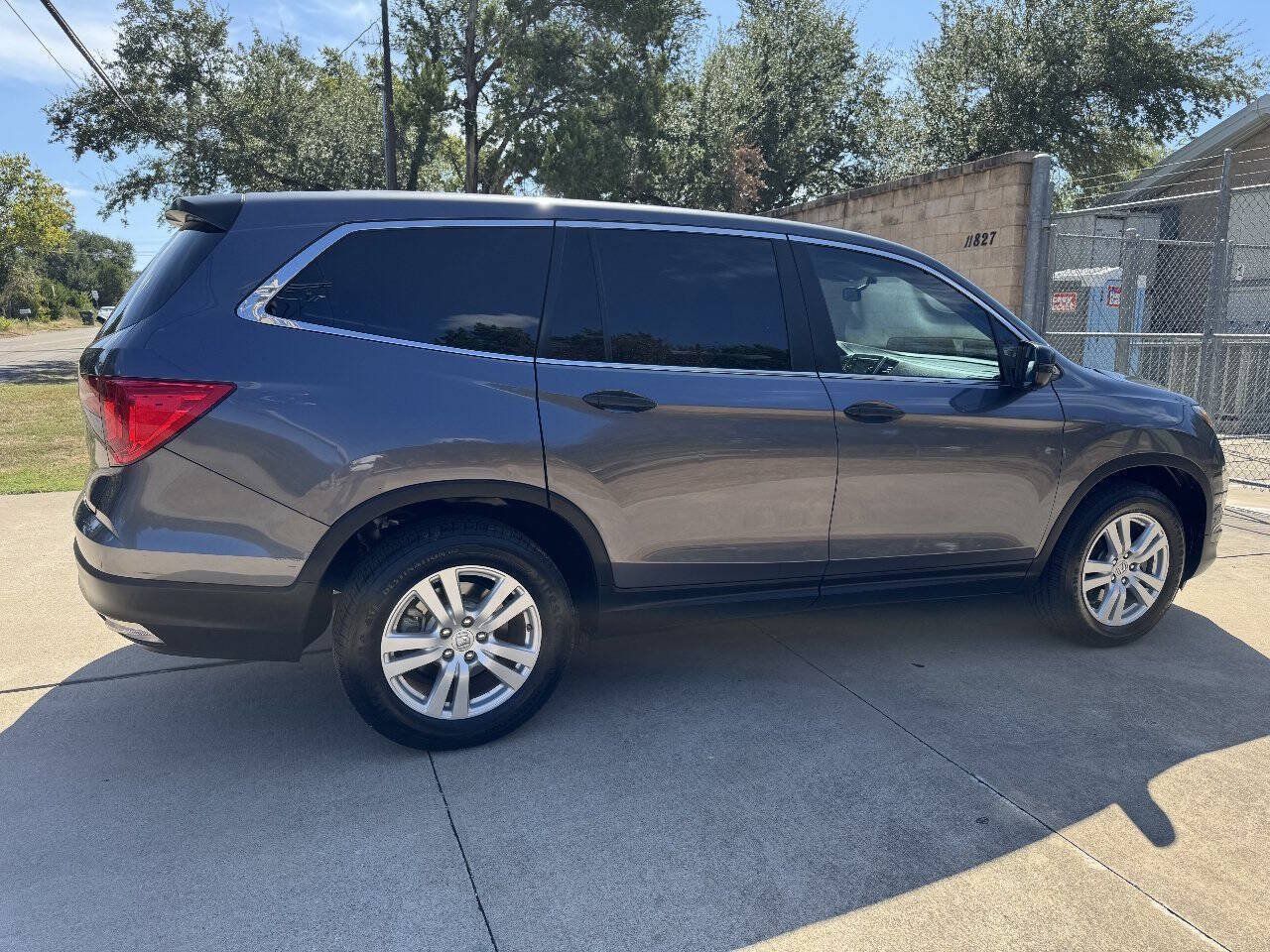 Used 2017 Honda Pilot LX image 14