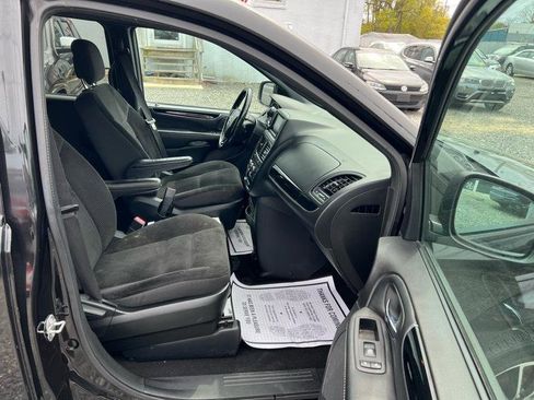 Used 2018 Dodge Grand Caravan SE FWD image 13