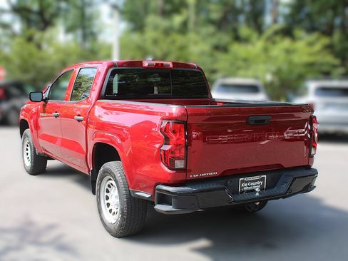 Used 2024 Chevrolet Colorado W/T w/ Technology Package RWD image 9