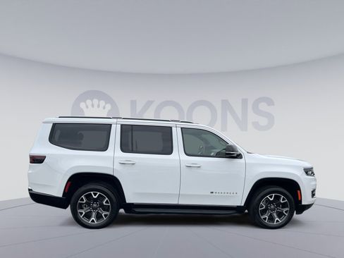 Used 2024 Jeep Wagoneer Series III AWD/4WD image 12