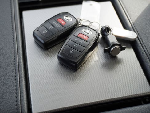 Used 2024 Toyota Sequoia Limited image 23