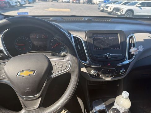 Used 2020 Chevrolet Equinox LS w/ LS Convenience Package image 9
