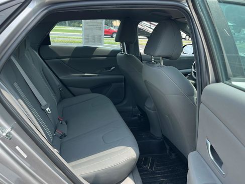 Used 2023 Hyundai Elantra SEL FWD image 12