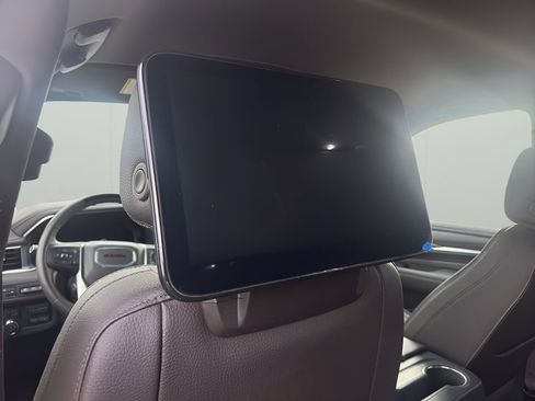 Used 2024 GMC Yukon Denali w/ Advanced Technology Package image 14