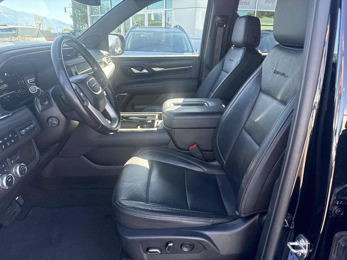 Used 2022 GMC Yukon XL Denali AWD/4WD image 13