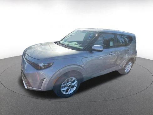 Used 2025 Kia Soul LX w/ LX Technology Package FWD image 4