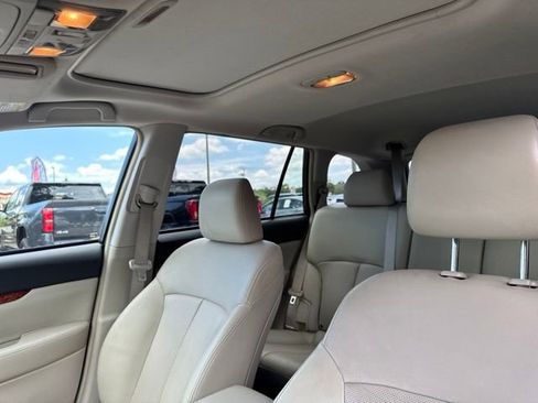 Used 2012 Subaru Outback 3.6R Limited w/ Moonroof Pkg AWD/4WD image 25